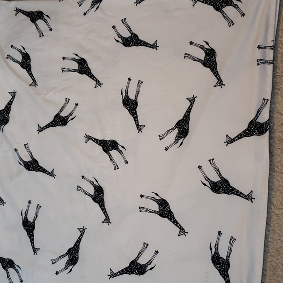 Mason Grey Mini Giraffe Swaddle Blanket - Picture 2 of 3
